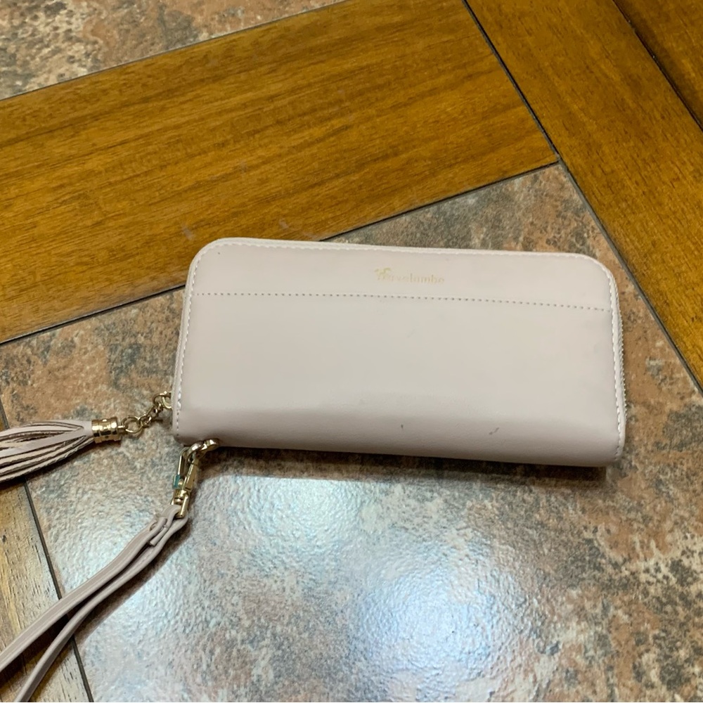 Wristlet soft pink wallet